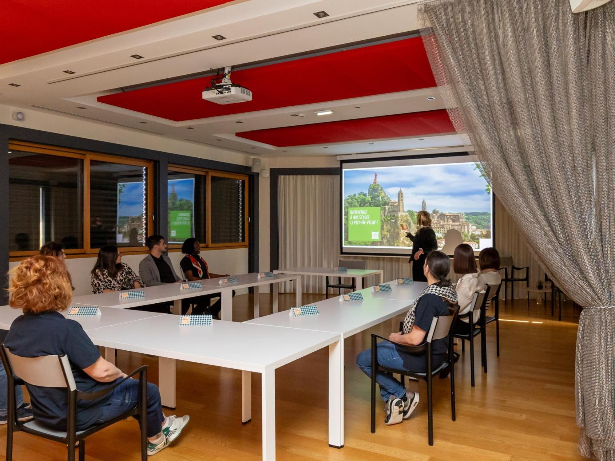 Отель Ibis Styles Le Puy En Velay Экстерьер фото